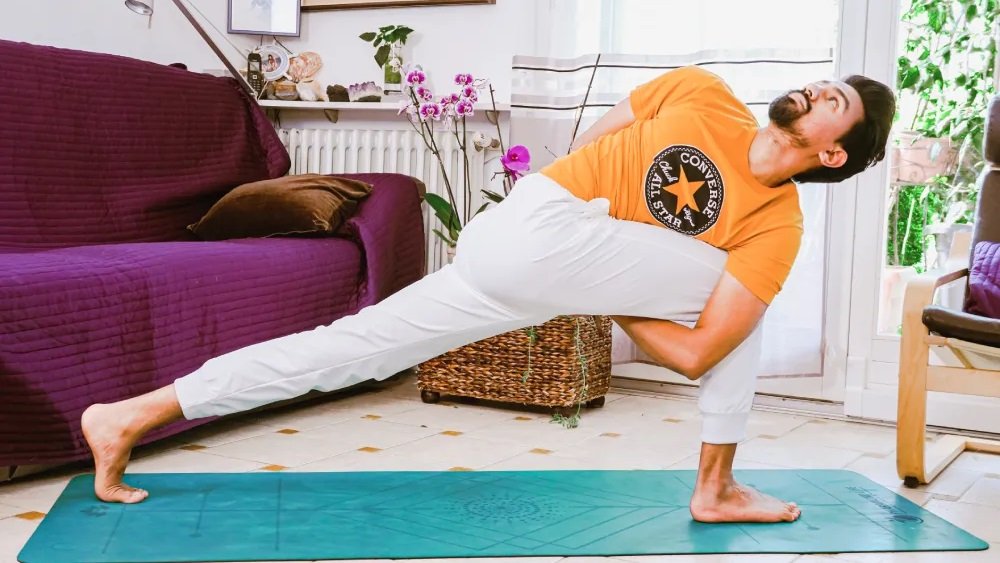 Yoga teacher training course online